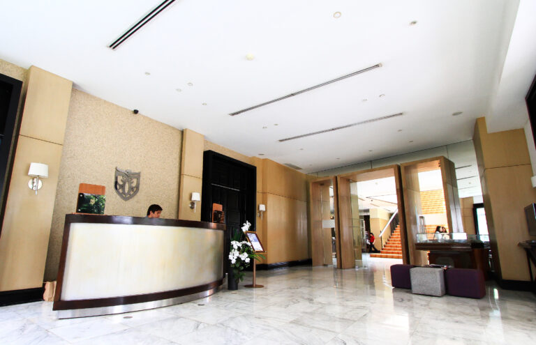 大学　フロント